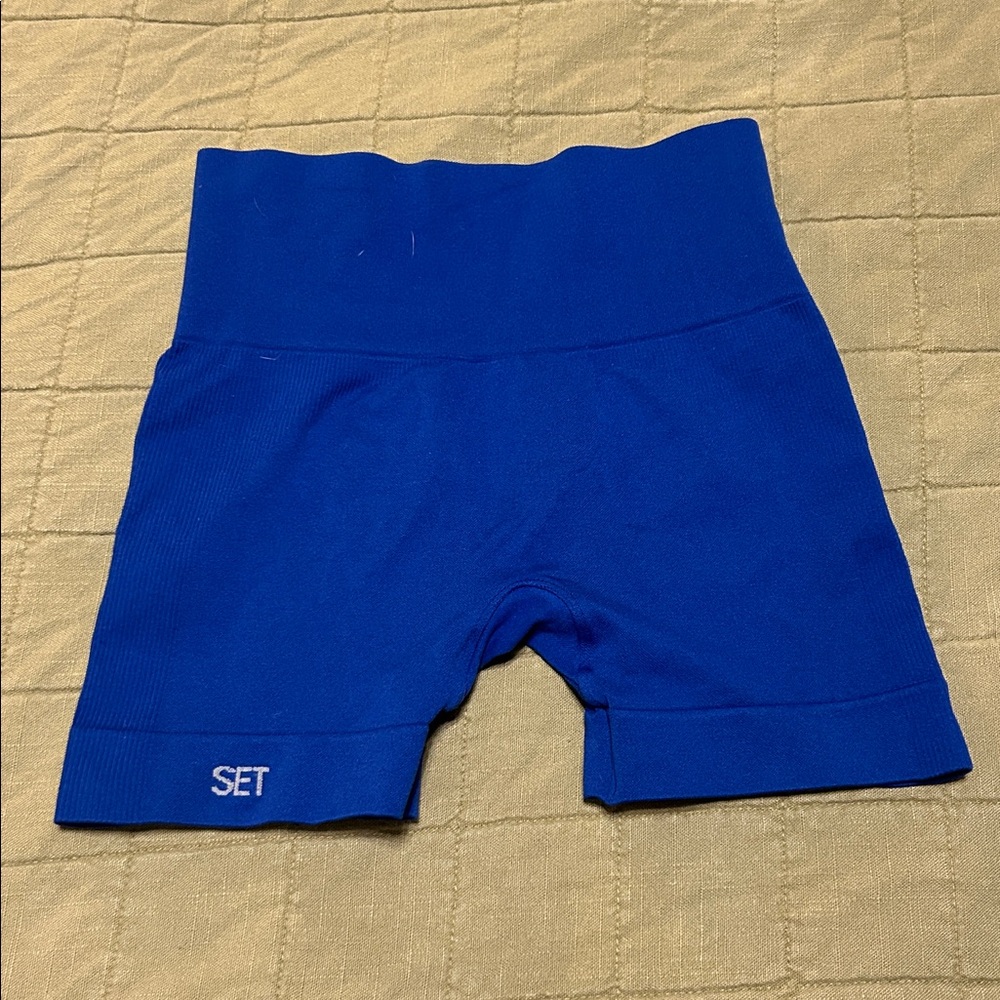 Set active workout shorts